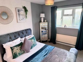 Luxury 3 Bed house close to Ashford Int